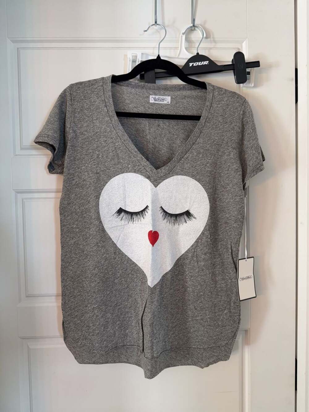 Lauren Moshi Gray Heart Eyelash Graphic V-Neck T-Shirt Size S